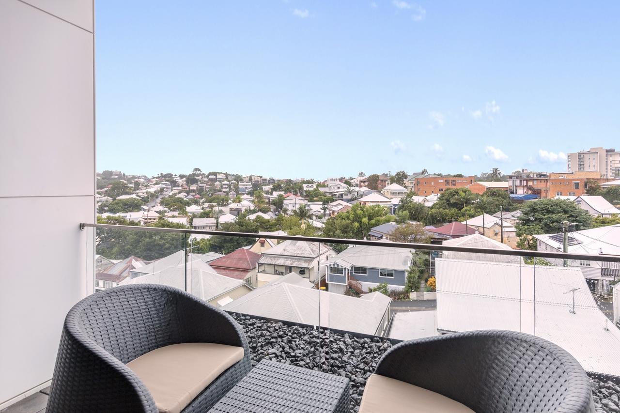 The Beetson Hotel Μπρίσμπεϊν Εξωτερικό φωτογραφία A balcony